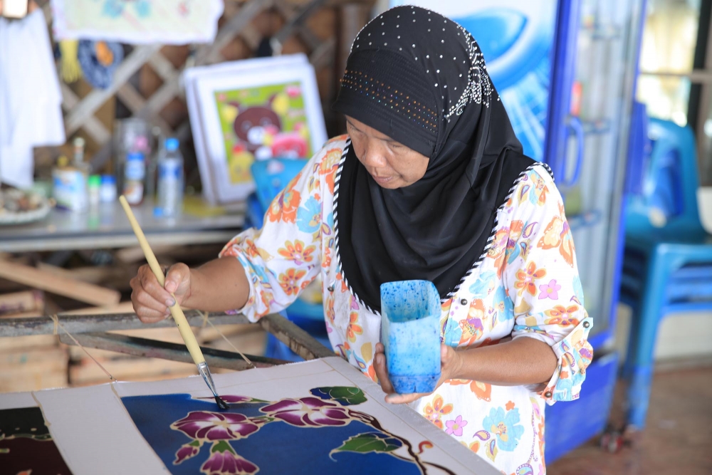 Hornbill Batik Cloth at Khao Yao Noi