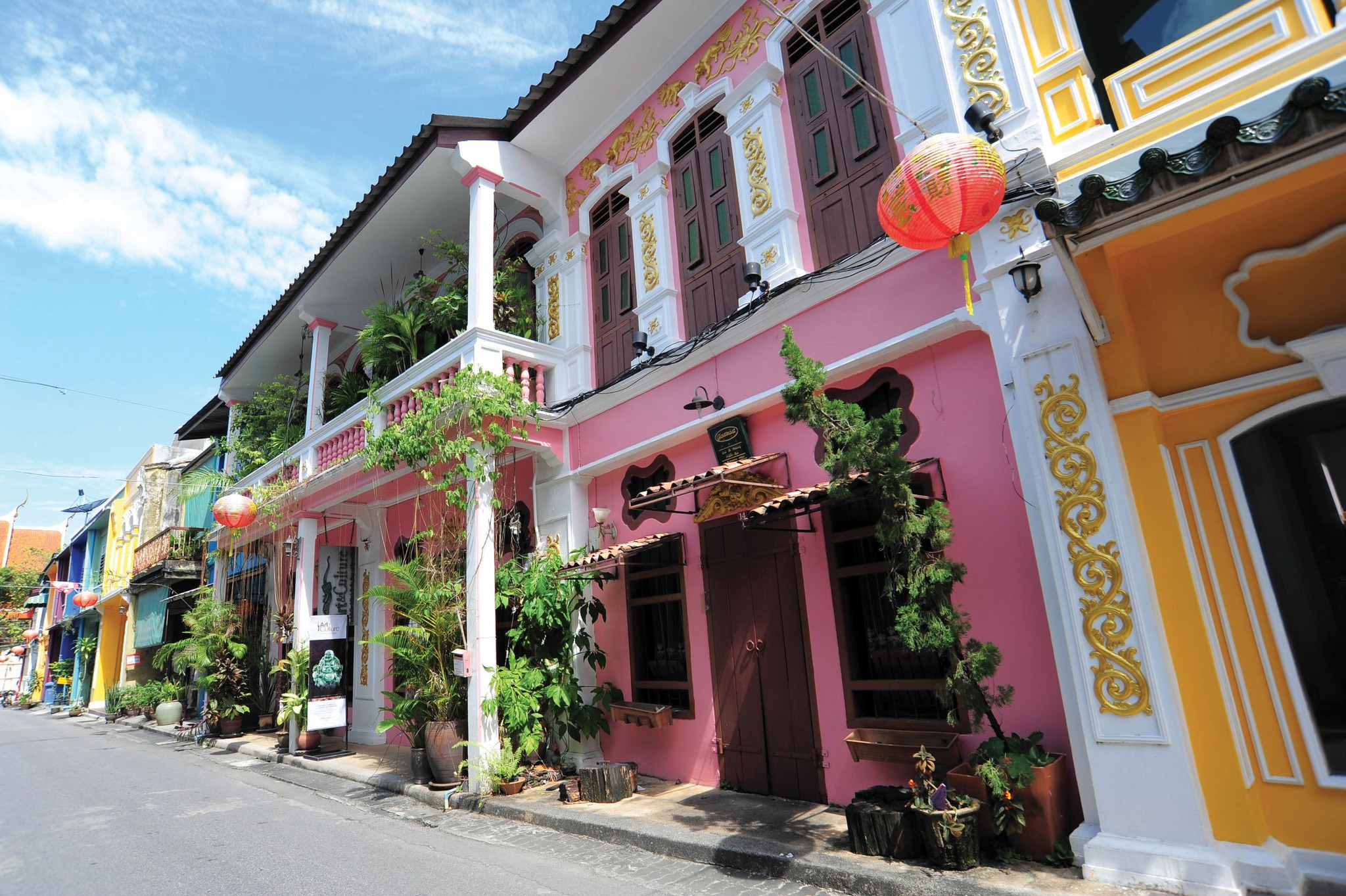Explore Phuket without a car, walk, eat, and discover beautiful heritage streets within just a few blocks