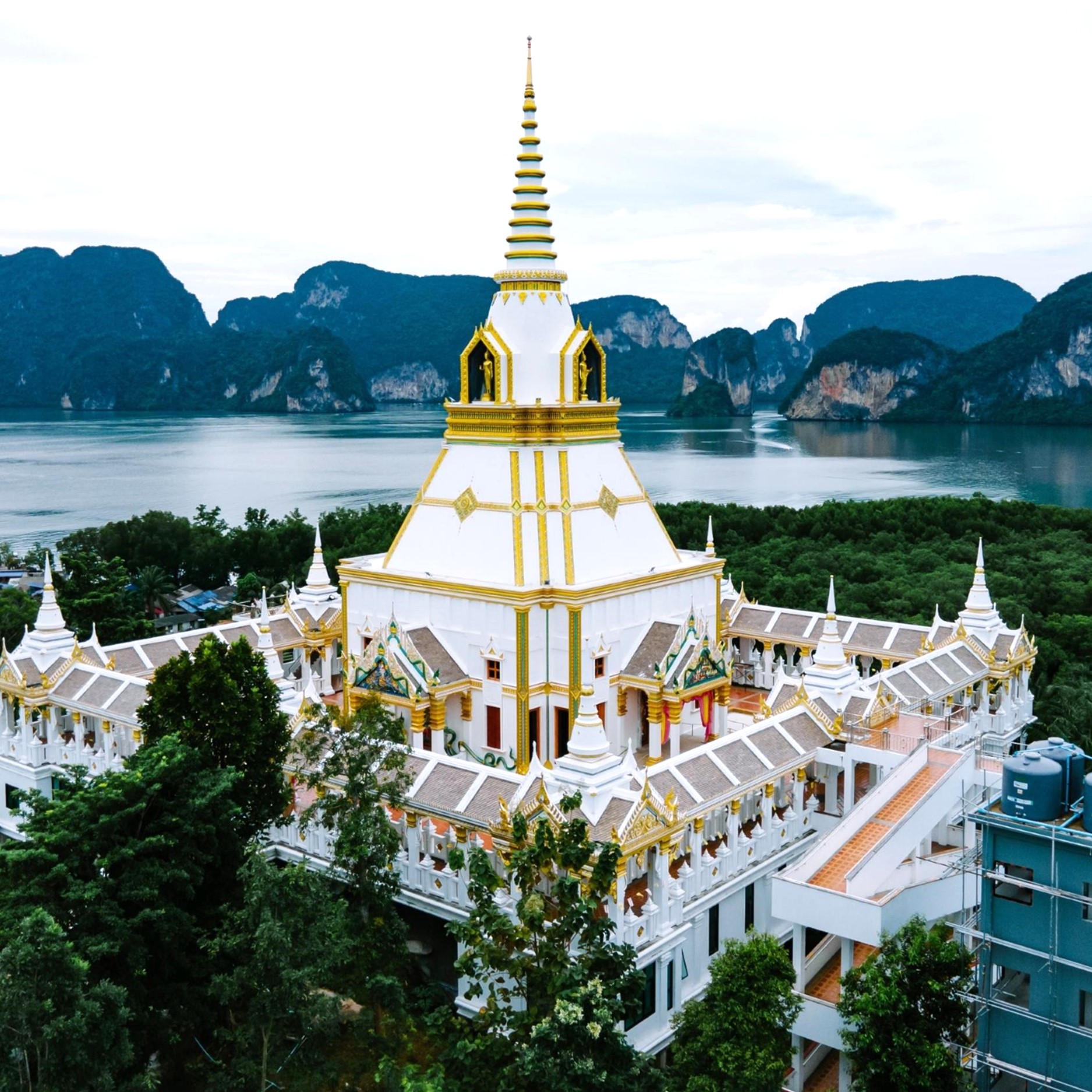 Baan LaemSak