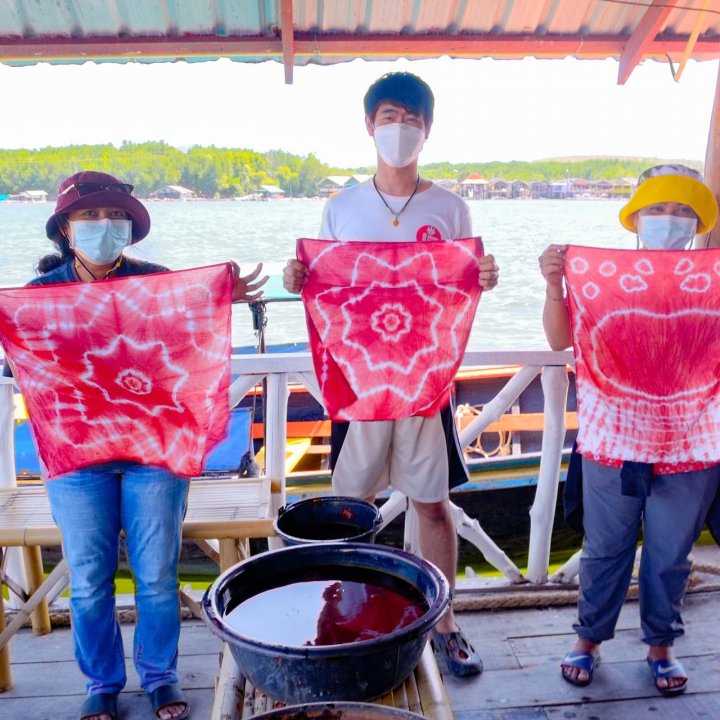 Baan Sam Chong Nuea Community Based Tourism Activities - Making the Tie-Dye-Fabric Using Natural Colors from the Mangrove